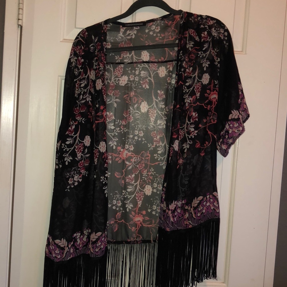BLACK/PINK FLORAL KIMONO W FRINGE